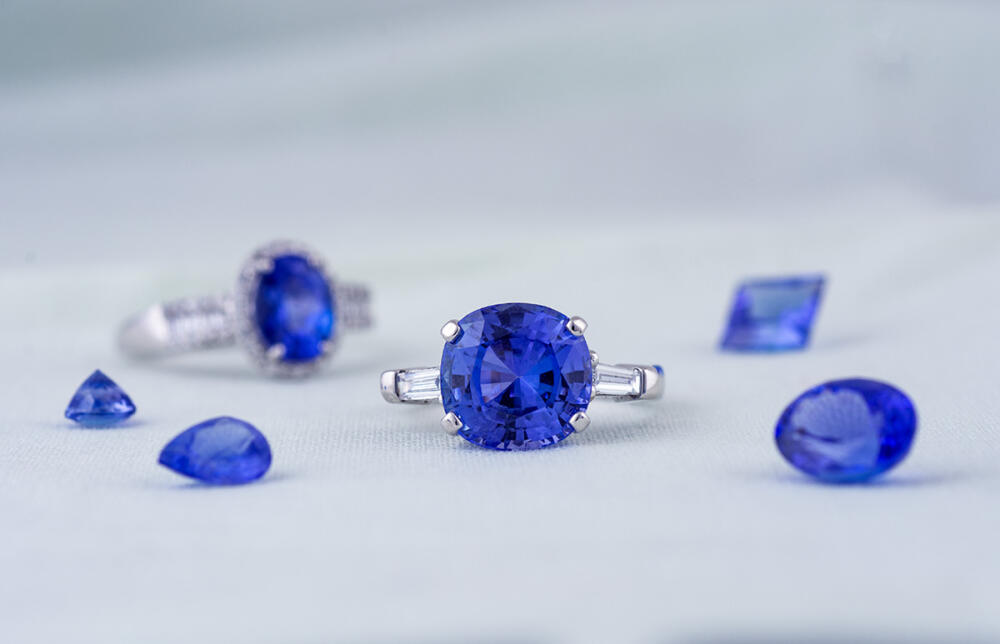 A group of tanzanite loose gems and rings